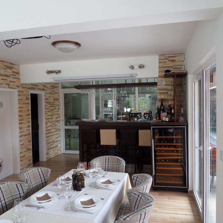 Agape Apartments Tivat Eksteriør billede